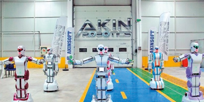 Konya'da retilen robot: Mini Ada, stanbul Havaliman'nda grevde