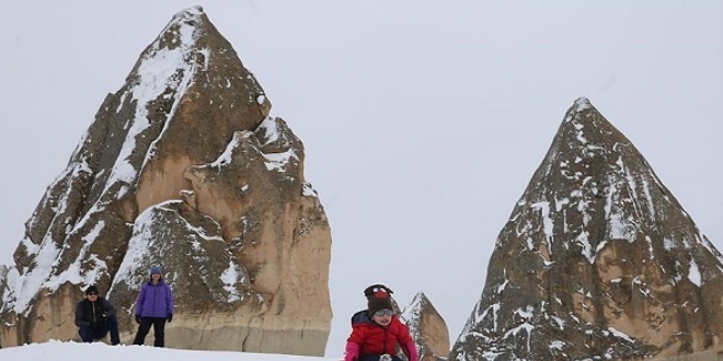 Turistler Kapadokya'da karn keyfini kard