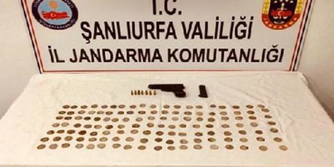 anlurfa'da durdurulan otomobilde 130 altn sikke ele geirildi