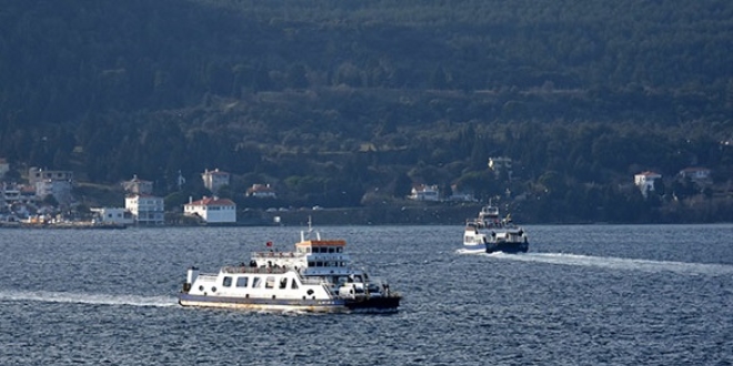 Yeni yln ilk gnnde, feribot seferlerine 'poyraz' engeli