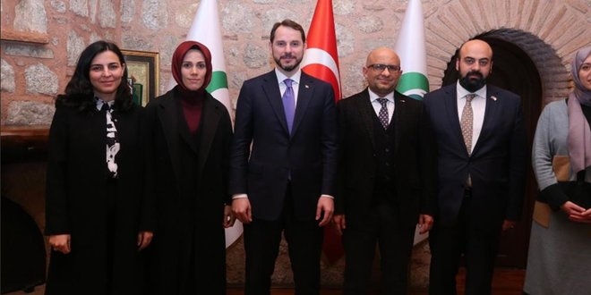 Bakan Albayrak'tan Yeilay'a ziyaret