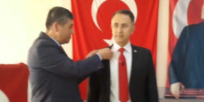 CHP'den istifa eden Bakan DP'den aday oldu