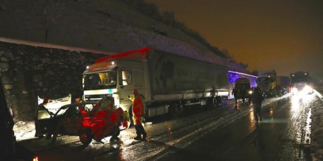 Sakarya'da trafik kazas: 1 l, 3 yaral