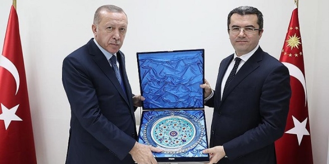 Erdoan, Erzurum Valisi ile Belediye Bakann kabul etti