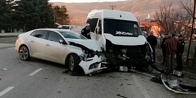 Tokat'ta trafik kazas: 7'si renci 10 yaral