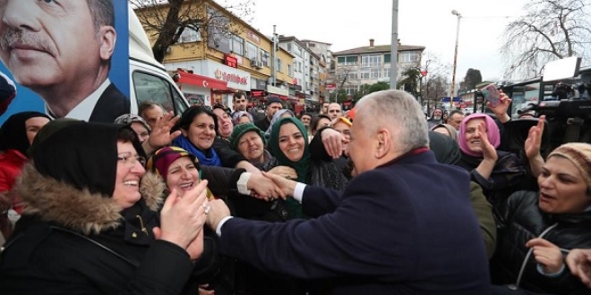 Yldrm, Beykoz'da vatandalarla bulutu