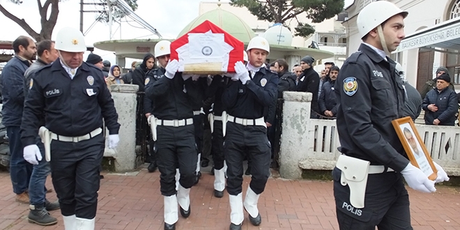 Kalp krizi geiren polis memuru hayatn kaybetti