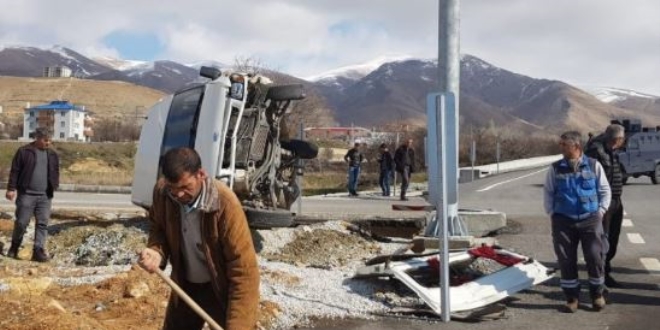 Tunceli'de minibs ile otomobil arpt: 7 yaral