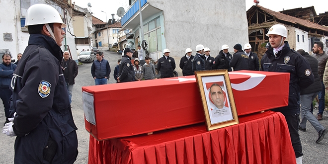 Trafik kazasnda hayatn kaybeden polis defnedildi