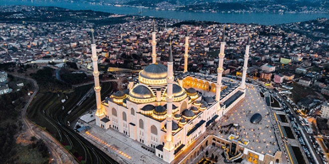 amlca Camii grntsyle stanbul'u sslyor