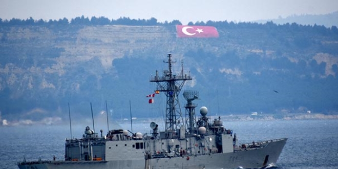 NATO gemileri anakkale Boaz'ndan geti