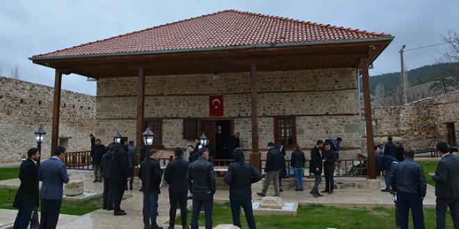 700 yllk Camii cuma namazyla yeniden ibadete ald