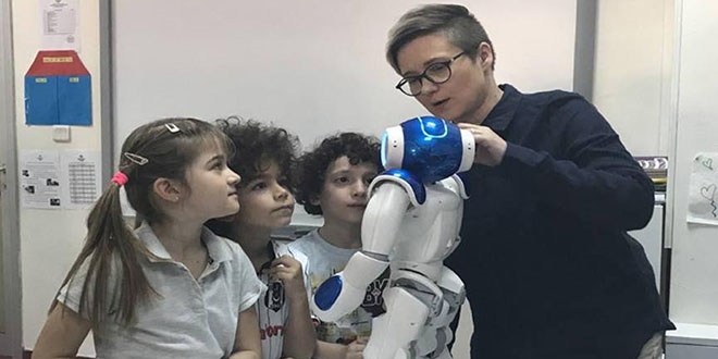 Prof. Dr. Akdere: Derslere robot retmenler girecek