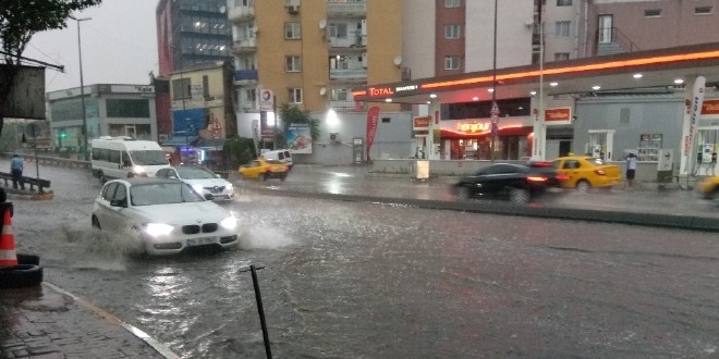 stanbul'da saanak ya etkisini gsterdi