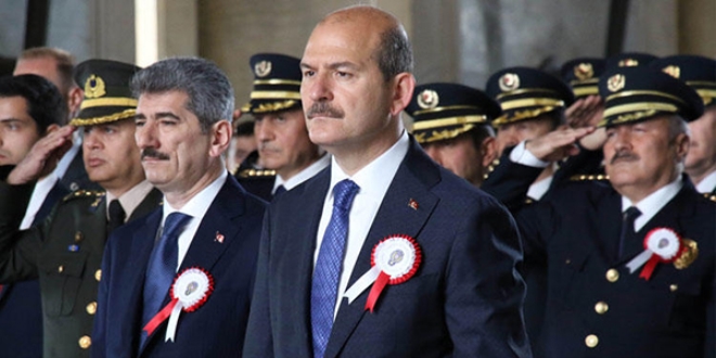 Bakan Soylu ve polisler, Antkabir'de