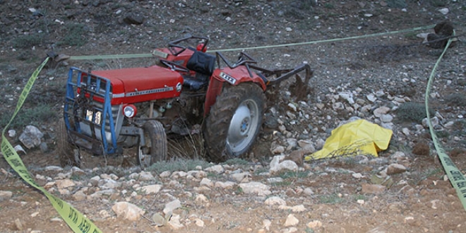 Burdur'da devrilen traktrn srcs ld