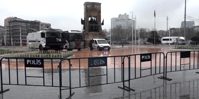 1 Mays ncesi Taksim'e polis bariyerleri getirildi