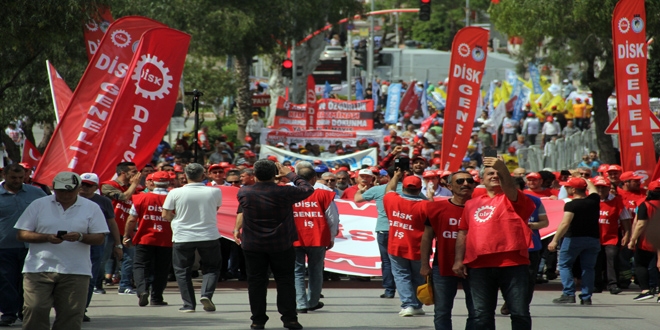 1 Mays mitinginde stiklal Mar okunmad