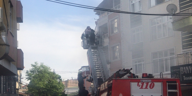 stanbul'da 20 kii yangnda mahsur kald