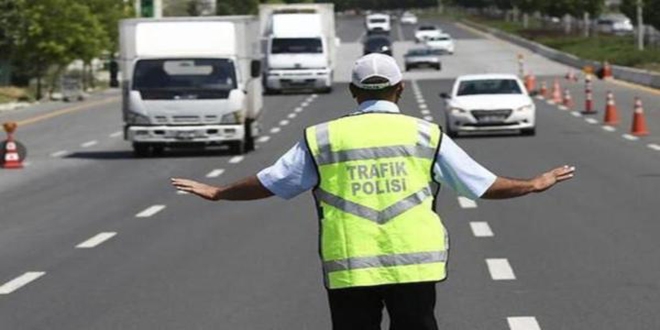 Ceza yazan trafik polislerine saldranlar tutukland