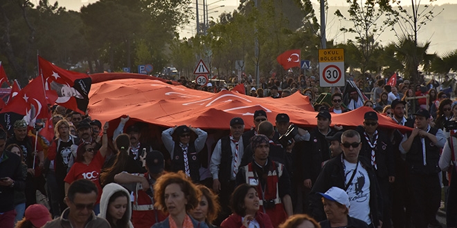 Samsun'da 1919 metrelik Trk bayra ald