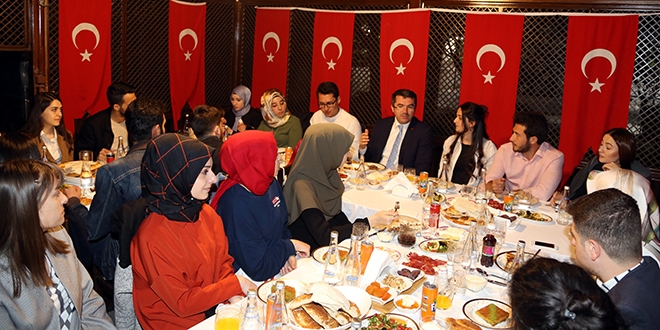 Erzurum Valisi, 19 renciyi iftarda misafir etti
