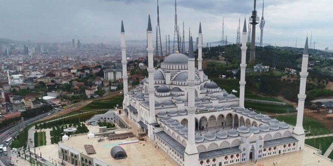 Cumhurbakan, bayram namazn klaca amlca Camii'ne giri yapt