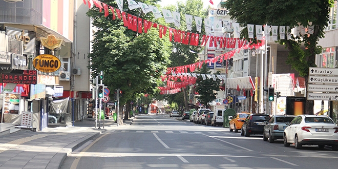 Ankara'da cadde ve sokaklar bo kald