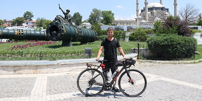 Bisikletli seyyah 8 gnde zmir'den Edirne'ye geldi