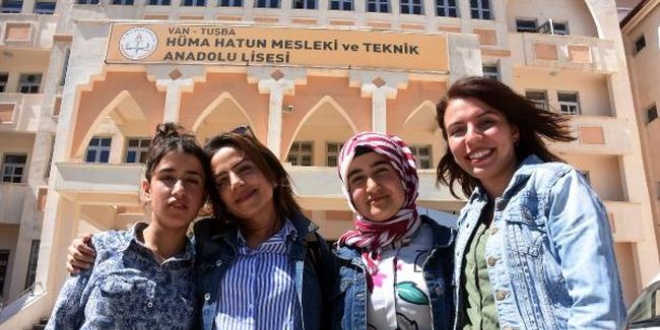 Van'da aileleri ikna edilen 2 ocuk lisede okuyor