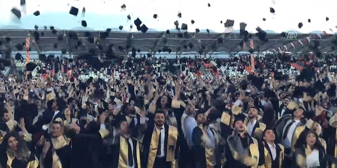 eyh Edebali niversitesinde mezuniyet heyecan