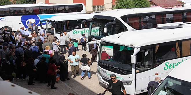 Sivasllar oy kullanmak iin stanbul'a gitti