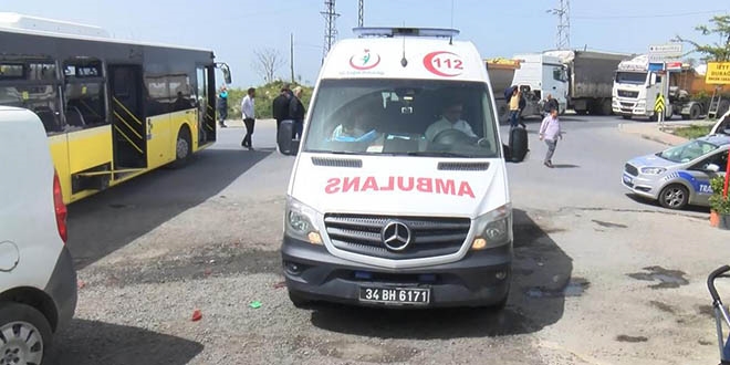 Hafriyat kamyonu halk otobsne arpt: 10 yaral