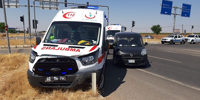 Ambulans ile hafif ticari ara arpt: 4 yaral