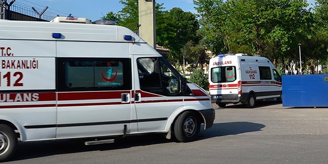 Van'da gmenleri tayan minibs devrildi: 10 yaral