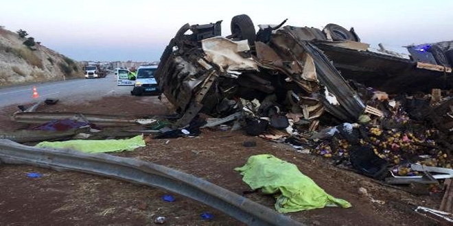 Gaziantep'te limon ykl TIR devrildi: 3 l