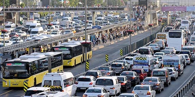 Trafikte kalmak stanbulluya pahalya mal oluyor