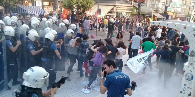 Kadky de izinsiz gsteri: 26 gzalt, 6 polis yaraland