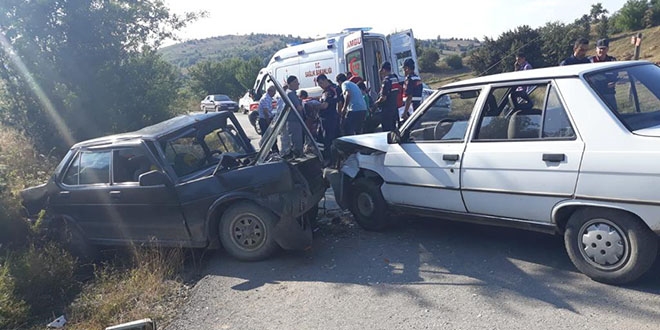 Kastamonu'da iki otomobil arpt: 11 yaral