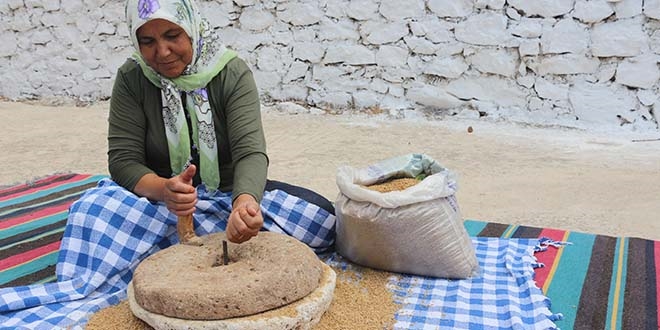 150 yllk ta deirmenden bulgur yapyor