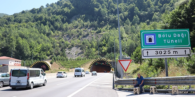 Bolu Da Tneli'inden tatilde 500 bine yakn ara geti