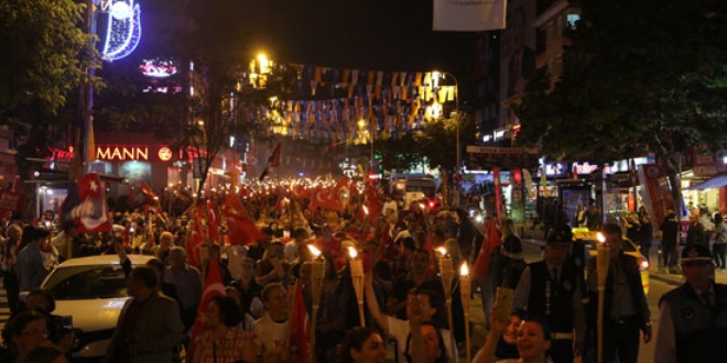 Maltepe'de binlerce kiilik fener alay