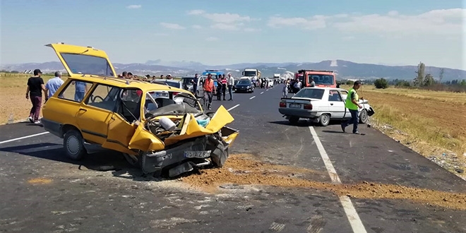 Burdur'da zincirleme trafik kazas: 1 l, 9 yaral