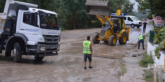 Sinop'ta iddetli yamur hayat olumsuz etkiledi