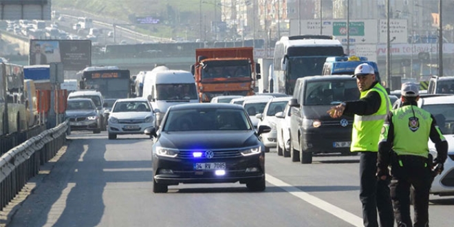 Kamu'da yneticilere akarl lamba yasa