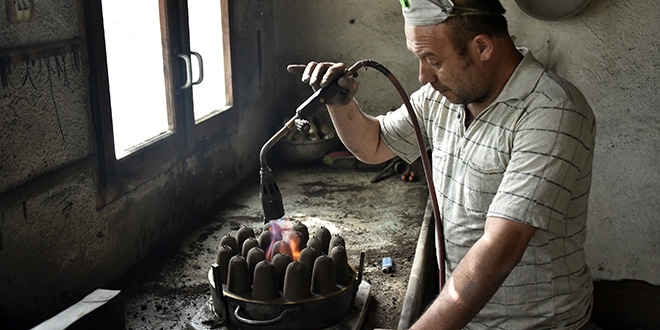 Evlerdeki eski musluk ve bataryalar zile dnyor