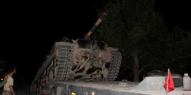 Suriye snrna tank ve zrhl ara takviyesi sryor