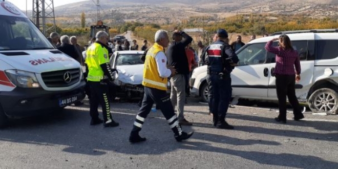 Malatya'da trafik kazas: 11 yaral