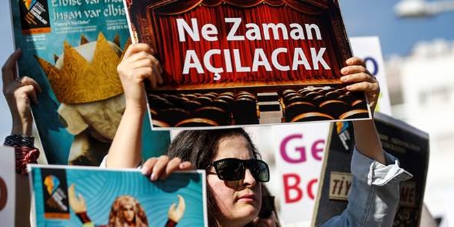 Antalya'da 48 tiyatrocu iten karld