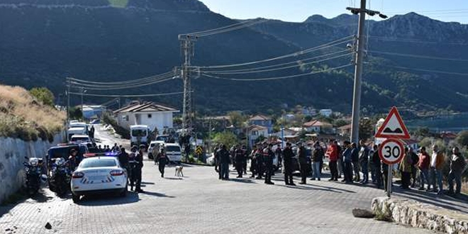 Mula'da imara aykr yaplarn ykmna 'yrtmeyi durdurma' karar